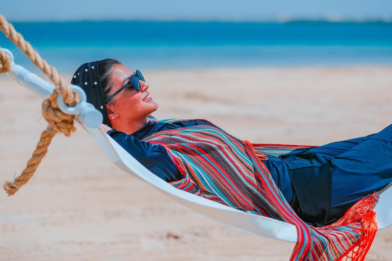 Bay La Sun Hotel And Marina - Emaar King Abdullah Economic City Екстер'єр фото A woman relaxing in a hammock