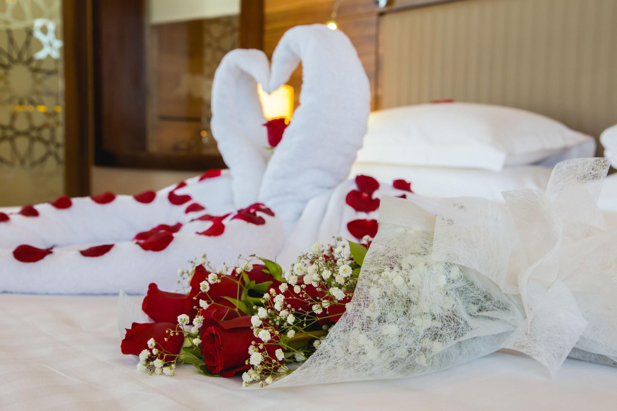 Bay La Sun Hotel And Marina - Emaar King Abdullah Economic City Екстер'єр фото Honeymoon suite