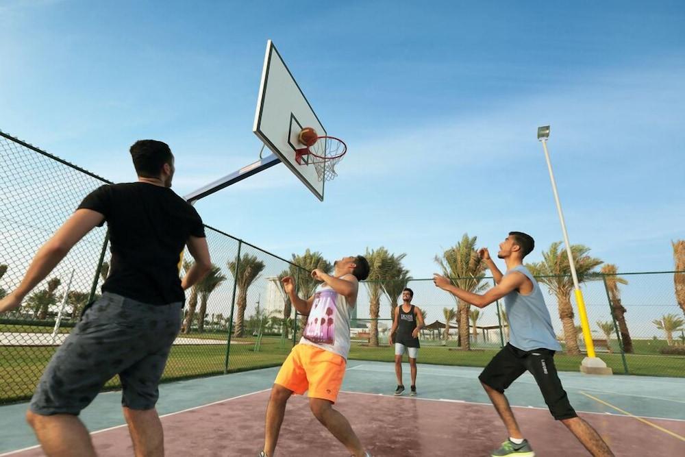 Bay La Sun Hotel And Marina - Emaar King Abdullah Economic City Екстер'єр фото Basketball in Al-Shaab