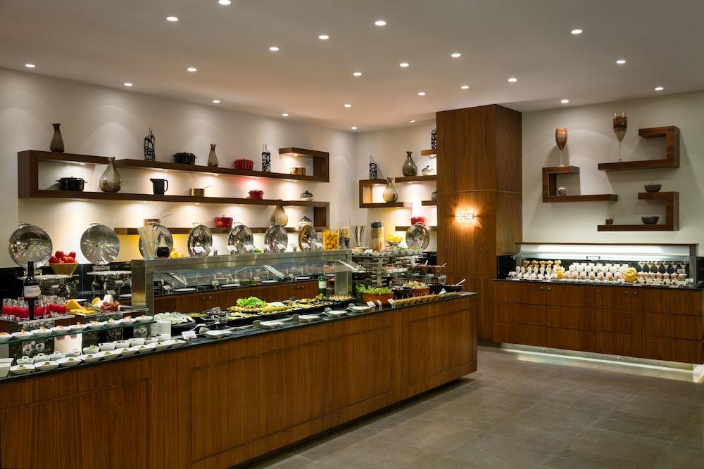 Bay La Sun Hotel And Marina - Emaar King Abdullah Economic City Екстер'єр фото The buffet at the hotel